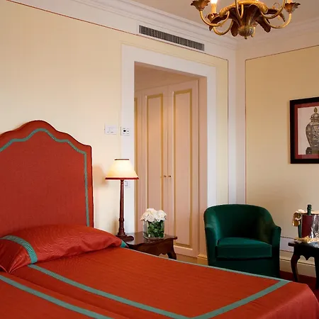 Hotel Grand Majestic 4*